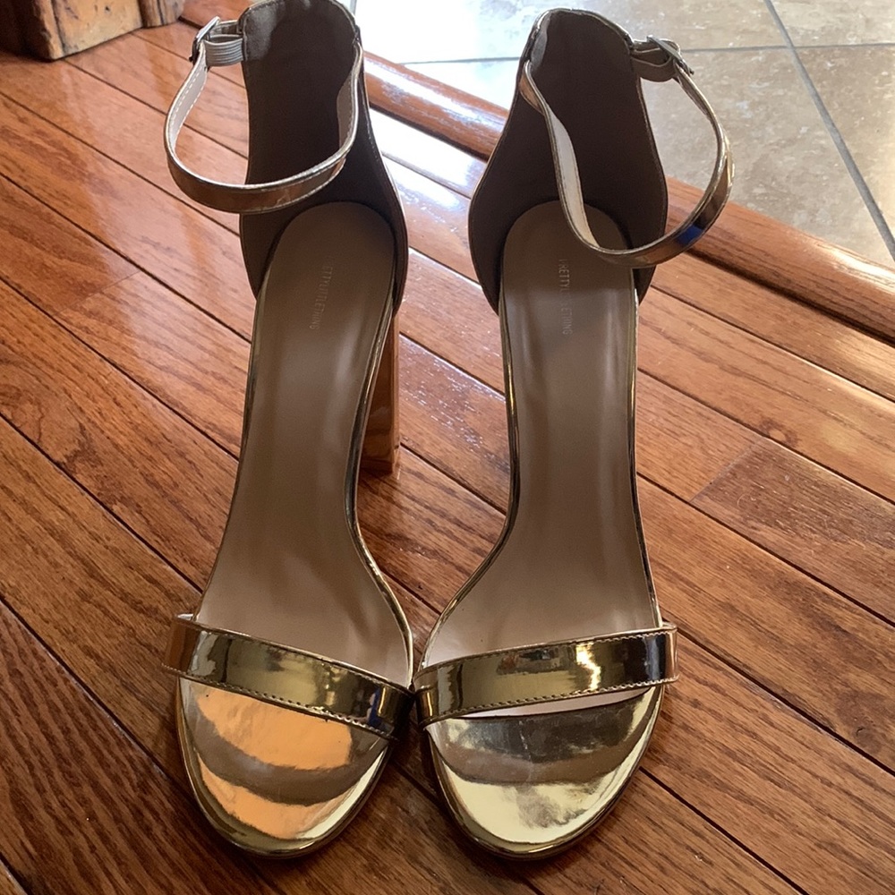 Pretty Little Things size 7 gold heels.